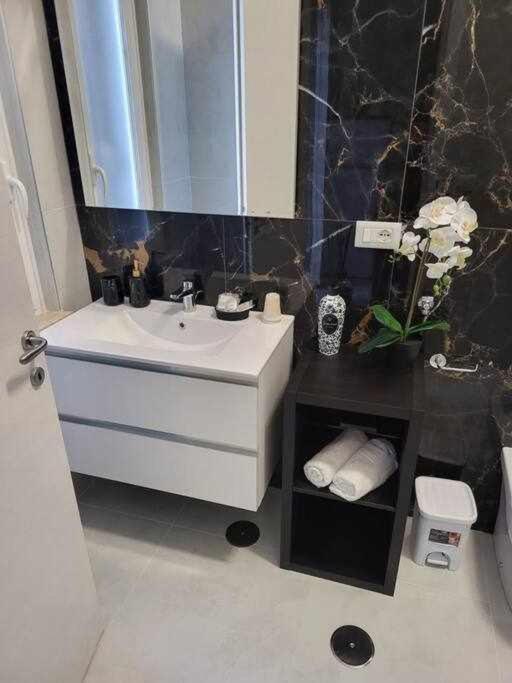 Newlife 815 Holiday Home Black Mercato San Severino Exterior foto